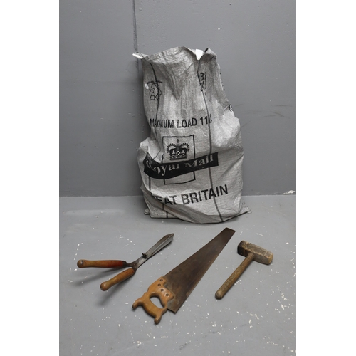 824 - Large Bag to Contain Mixture of Tools Such as Saws, Hedge Trimmers and More