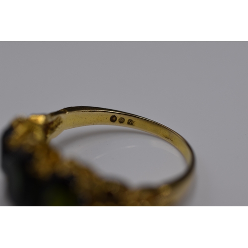 44A - A Hallmarked 9ct (375) Gold Trio Green Stoned Ring, Size P