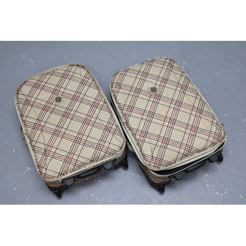 605 - Pair of Small Checkered Cream Suitcases Approx 21