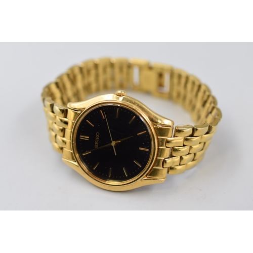 111 - A Gold Tone and Black Dial Seiko Quartz Gents Watch, Working