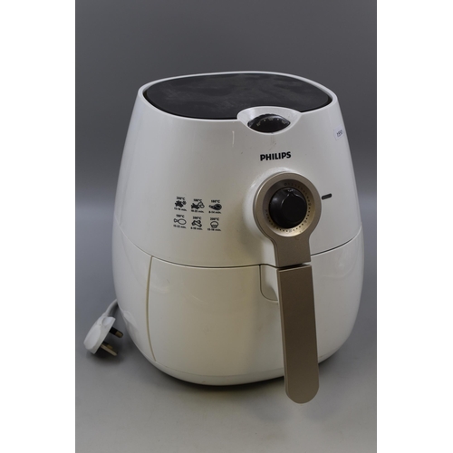 545 - Philips HD9220 Air Fryer (Powers On When Tested)