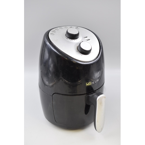 546 - Small Airfryer - Mo Health (Powers on When Tested)