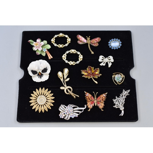 145 - A Selection of Fourteen Vintage Designer Brooches To Include Dragonfly, Butterfly, Porcelain Flowers... 