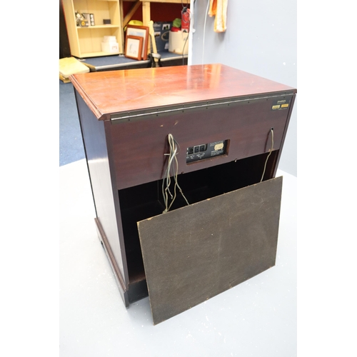 595 - A Vintage Dynatron SRX 32 Music Centre In Mahogany Cabinet, Powers On When Tested. Cabinet is Approx... 