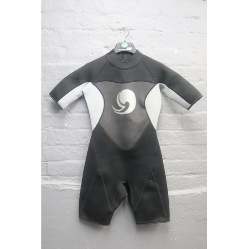 599 - New With Tags Ladies Wetsuit (Size Medium)