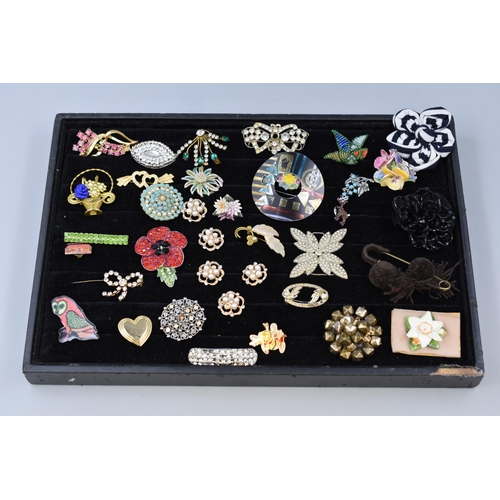 185 - Selection of Vintage Brooches to Include Hearts, Owl, Poppy and More