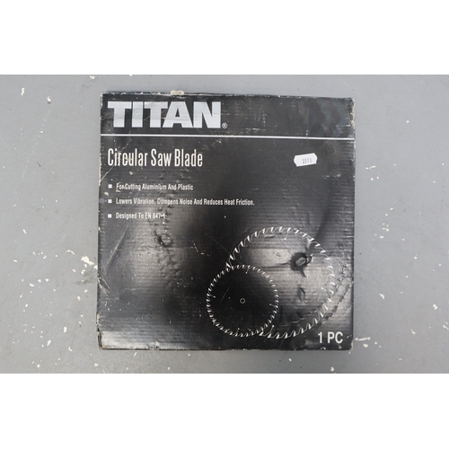 678 - Three circular saw blades (Titan, DeWalt, Specialized) Aluminium, plastic and wood.