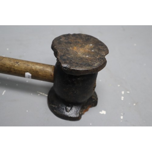 659 - A Large Big Top Hammer With Cast Iron Head, Approx 24