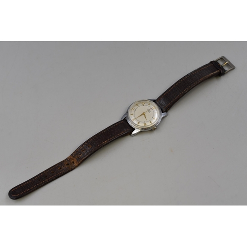 122 - An Avia 15 Jewels Mechanical Gents Watch, With Leather Strap. Working