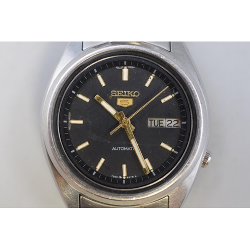 153 - Seiko 5 17 jewels Automatic Day / Date Gents Watch with Original Strap