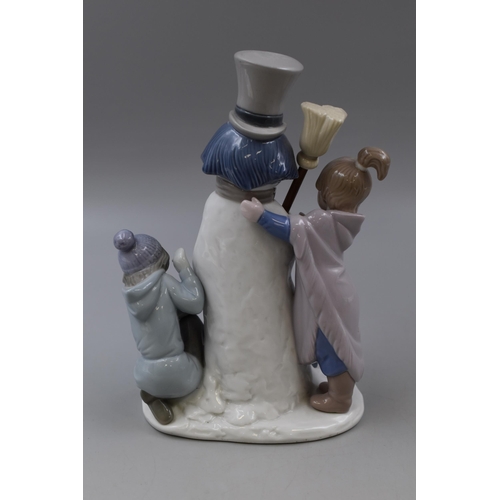 368 - LLADRO FIGURE GROUP, 'The Snowman' No 5713 by Francisco Catala, introduced in 1990, height 21cm