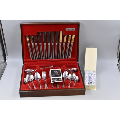 699 - Fine Quality Silver Plated Oneida Forty Four piece canteen Cutlery Set in wooden storage case with p... 