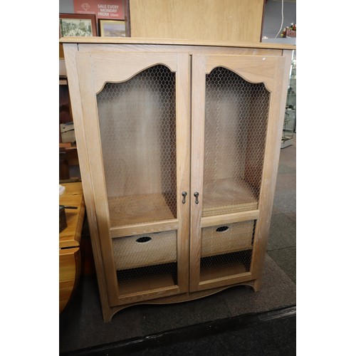 700 - Good Quality Multifunctional Two Door Two Drawer Oak Unit/ Vivarium/ Animal Enclosure, the possibili... 