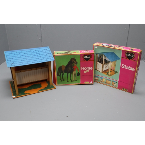 723 - Sindy Horse Stable and Accessories