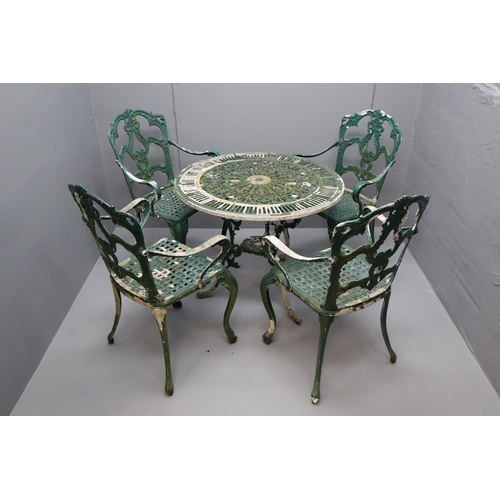 728 - Lightweight green metal garden furniture consisting of a round table 31.5