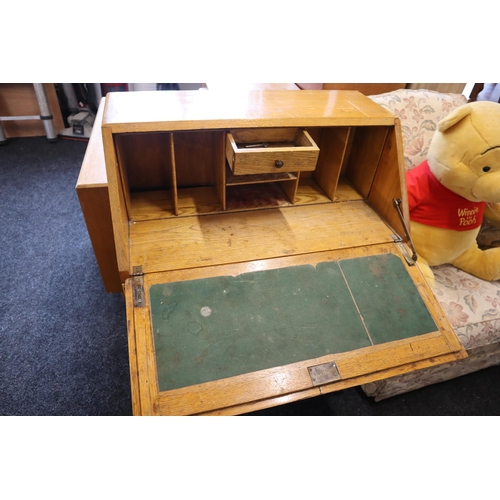 683 - Light wood writing desk, lockable with key) with drawer and storage space on castors measures 42