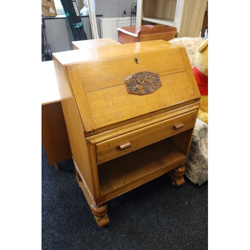 683 - Light wood writing desk, lockable with key) with drawer and storage space on castors measures 42