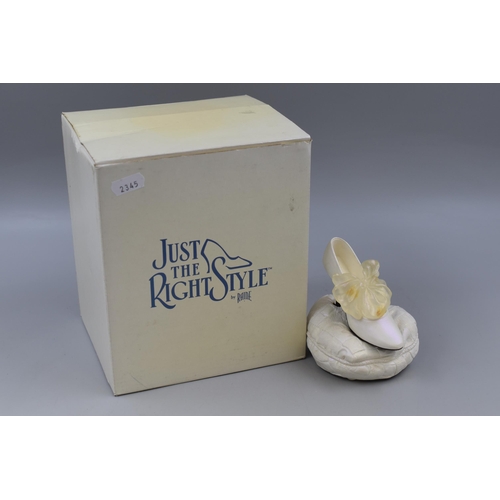 384 - Vintage 'Just The Right Style' By Raine Musical Shoe (Working)