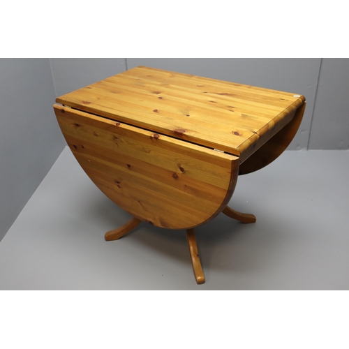 704 - Oval Pine Wood Kitchen Drop Leaf Table (29 1/2