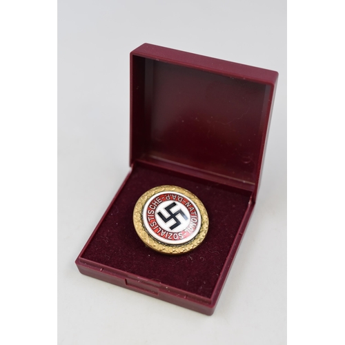 293 - WWII German Nazi Golden Party Badge (Marked Ges Gesch Deschler & Sohn of Munich 8219)