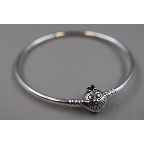 85 - A Disney Pandora Moments Alice in Wonderland Cheshire Cat 925. Silver Bangle, In Presentation Box