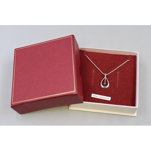 90 - A 925. Silver Emerald Stoned Pendant Necklace, With Presentation Box