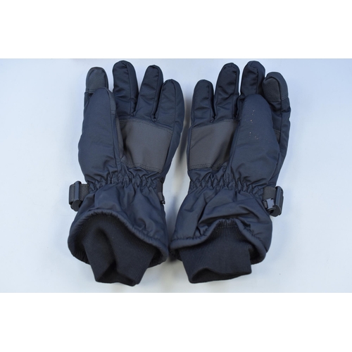 560 - Boxed Set of Brand New Heated Gloves with Built in usb charging leads