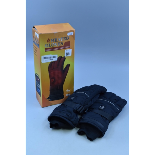 560 - Boxed Set of Brand New Heated Gloves with Built in usb charging leads