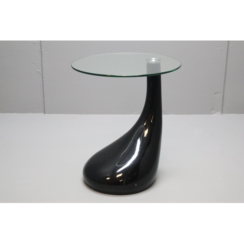 657 - Hi End VidaXL Teardrop Side Table with Circular Glass Top in Gloss Black approx 21