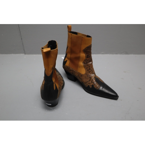 776 - Size 11 Mens cowboy boots in brown