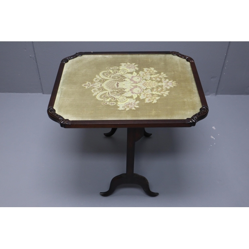 684 - Edwardian Mahogany Glass Panelled Fire Screen / Side Table (33