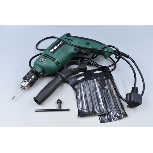 756 - A Wickes 810w Hammer Drill, With Various Drill Bits. Powers On When Tested