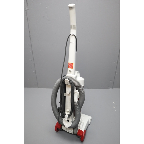 734 - Hoover 1800w Bagless Vacuum Cleaner