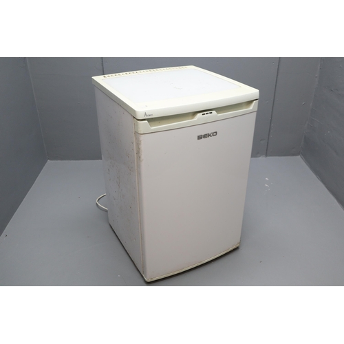 697 - Beko A class freezer (powers on when tested)