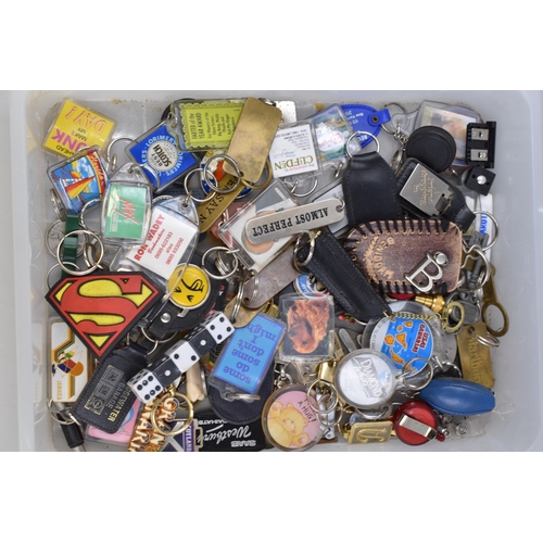 921 - A Tray of Various Collectable Keyrings