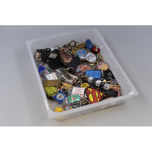 921 - A Tray of Various Collectable Keyrings