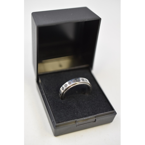 4 - Spinning Band Ring Size S Complete with Presentation Box