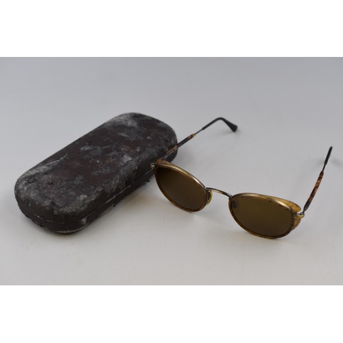 66 - Pair of Vintage Giorgio Armani Sunglasses (655983140)