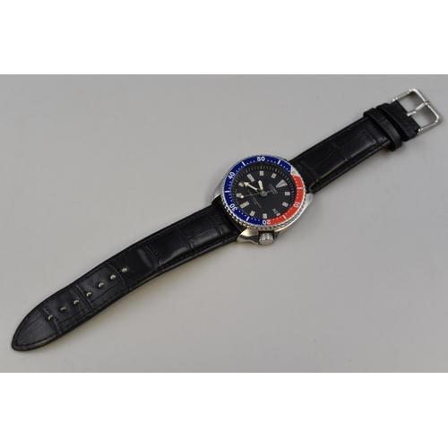 119 - A Seiko Automatic 17 Jewels Pepsi Bezel Day/Time Diver's Watch, With Leather Strap. Working