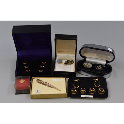 130 - A Selection of Gent's Accessories To Include Cufflinks, and Tie Clips