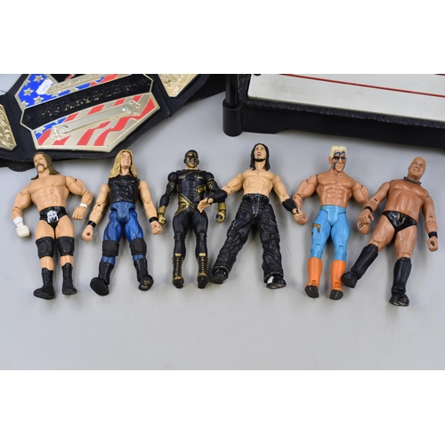 508 - Vintage WWF/WWE wrestling ring and accessories with 6 wrestling figures and 2 world championship bel... 