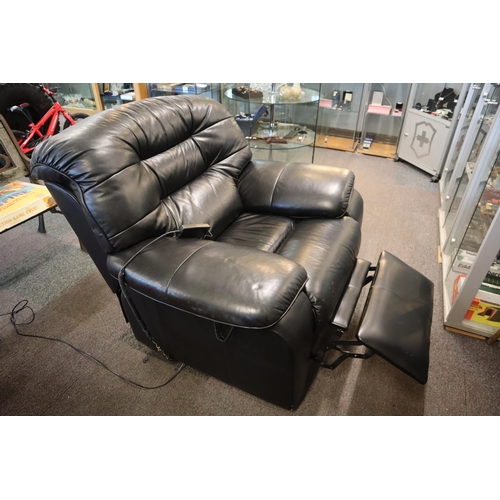 517 - Fine Quality Soft Black Leather Suite Consisting of a Three seater Settee and a Electric reclining C... 