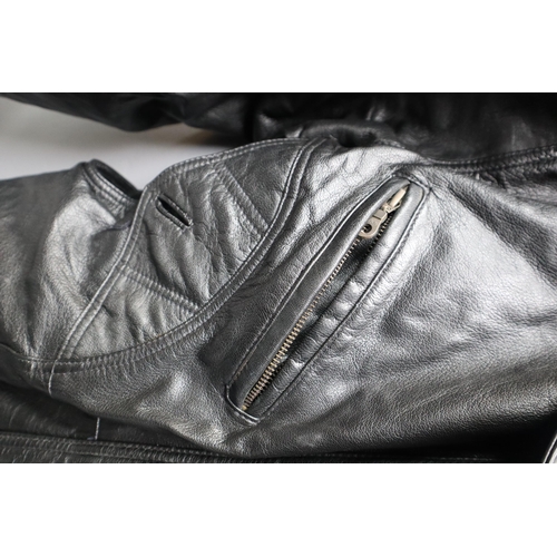 553 - A Westrock Gent's Leather Jacket, XL