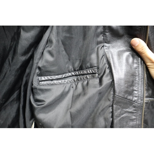 553 - A Westrock Gent's Leather Jacket, XL