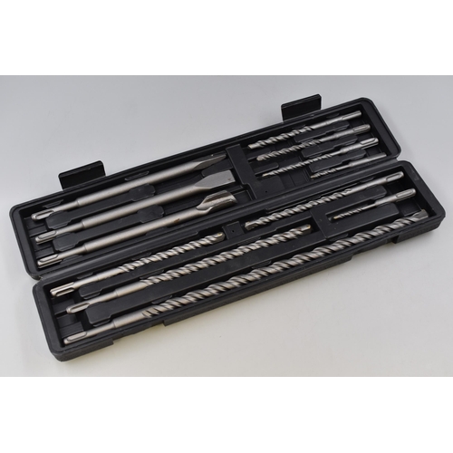 685 - A 12 piece set of SDS Drill bits and chisels (new)