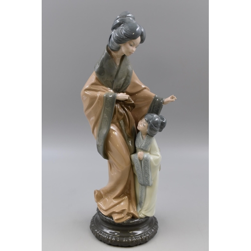 310A - Nao Japanese Mother And Daughter Porcelain Figure ( Lladro) Chips to Fingers A/F