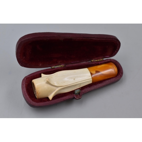 16 - Ewardian cheroot holderwith amber mouth piece in lined case