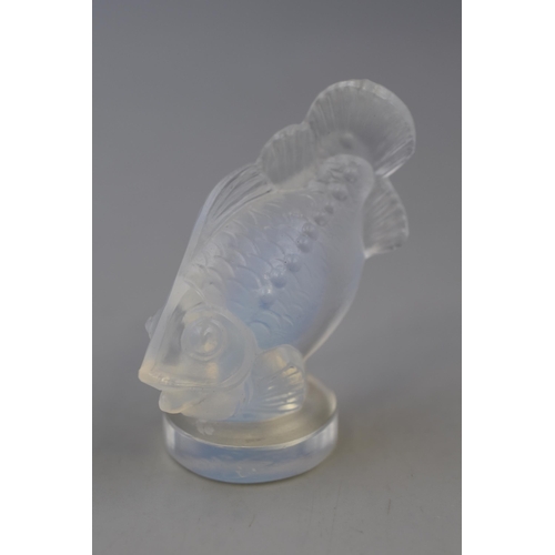 54 - Sabino French opalescent glass fish figurine (2 1/8