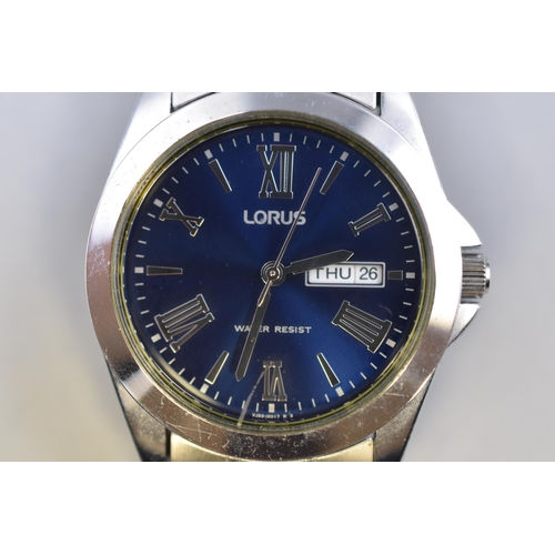 94 - A Lorus Divers Day/Date Qaurtz Watch, In Presentation Box. Box is AF