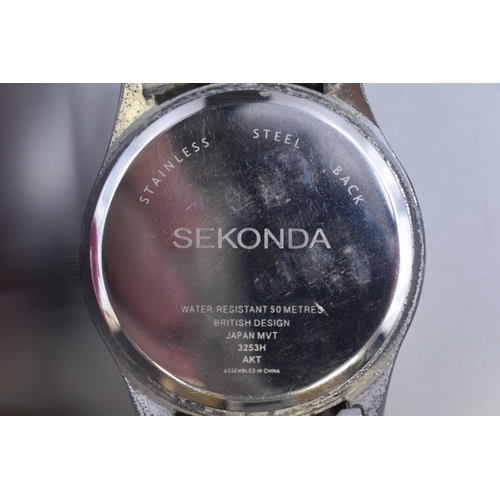 99 - A Gent's Sekonda Day/Time Divers Quartz Watch, Working